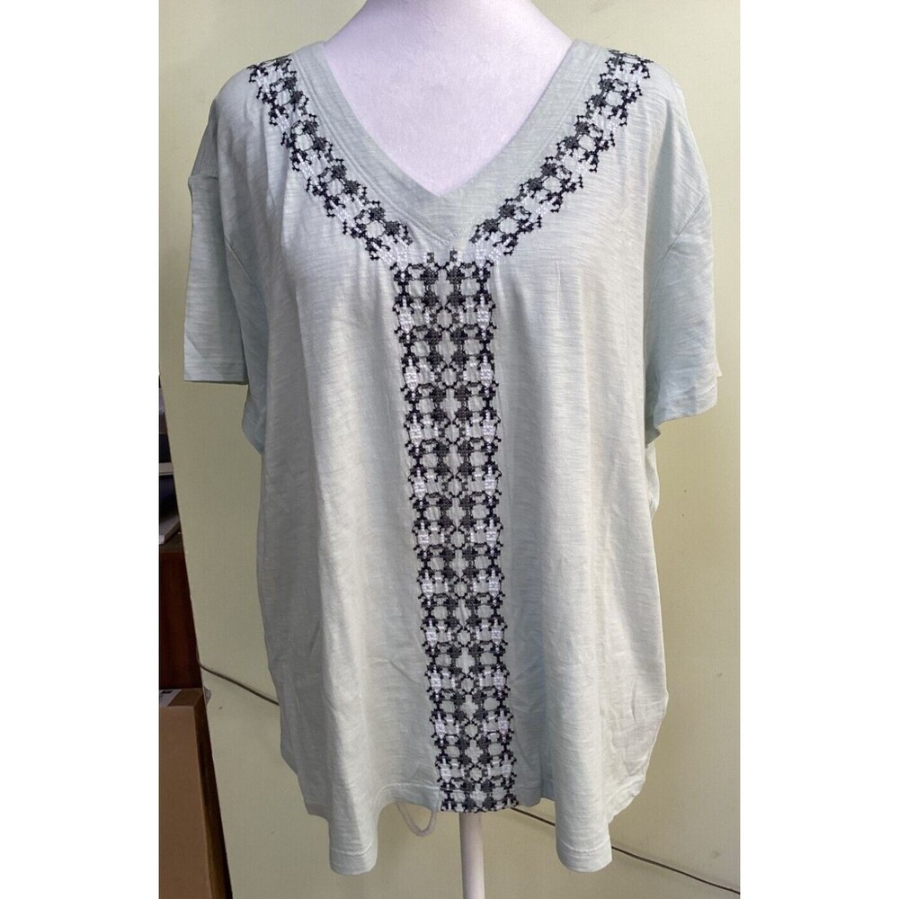 Orvis Green Boxy T-Shirt with Short Sleeves and Black Embellishments